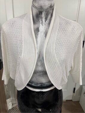 imPRESS White Open-Front Knit Shrug